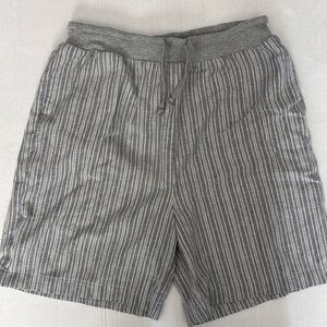 No size tag but large 6.5” inseam shorts